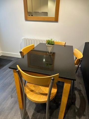 Stunning Flat With Parking Free Near Sutton Station Daire Cheam Dış mekan fotoğraf