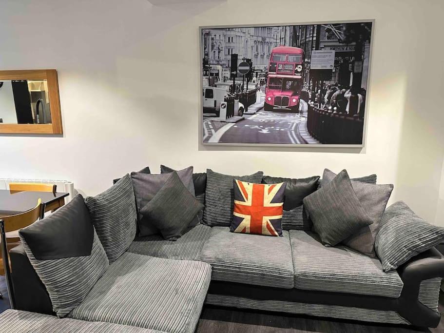 Stunning Flat With Parking Free Near Sutton Station Daire Cheam Dış mekan fotoğraf