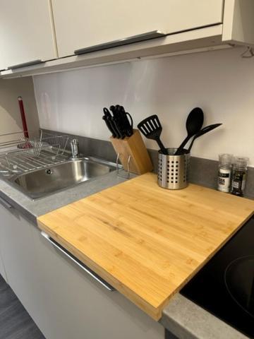 Stunning Flat With Parking Free Near Sutton Station Daire Cheam Dış mekan fotoğraf