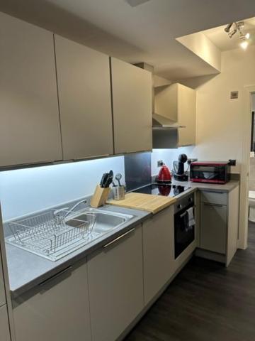 Stunning Flat With Parking Free Near Sutton Station Daire Cheam Dış mekan fotoğraf