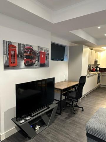 Stunning Flat With Parking Free Near Sutton Station Daire Cheam Dış mekan fotoğraf
